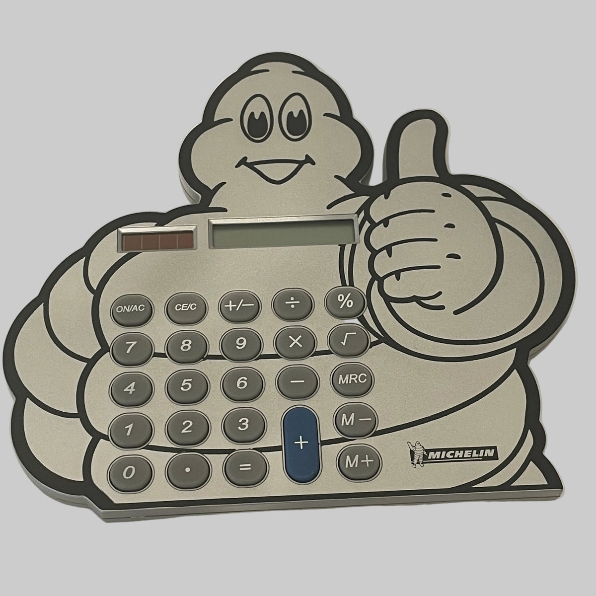 Calculatrice Michelin Bibendum de collection vue de face avec clavier numérique intégré