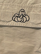 Détail Bibendum brodé chemise MICHELIN Gordon Forest vintage