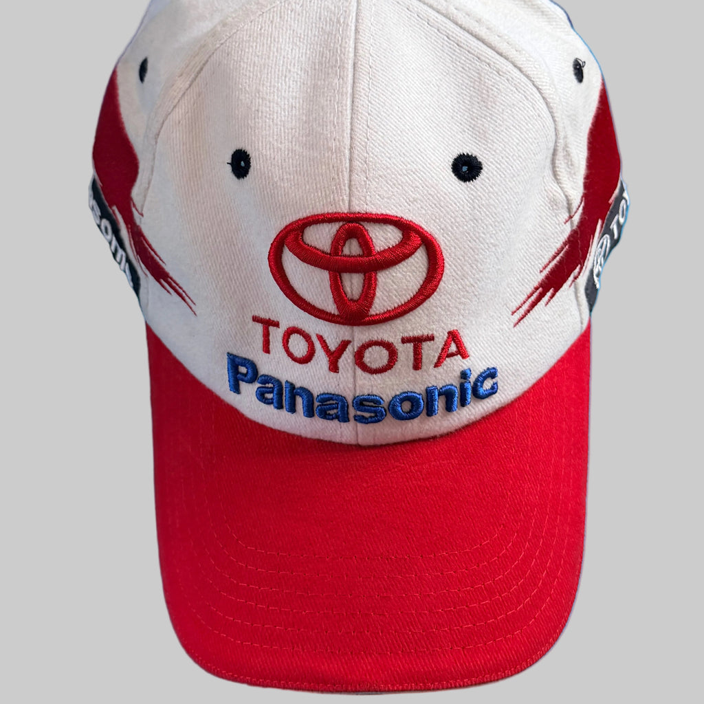 Casquette Toyota F1 Panasonic Racing vintage blanche et rouge d’occasion, vue de face avec logos Toyota et Panasonic brodés.