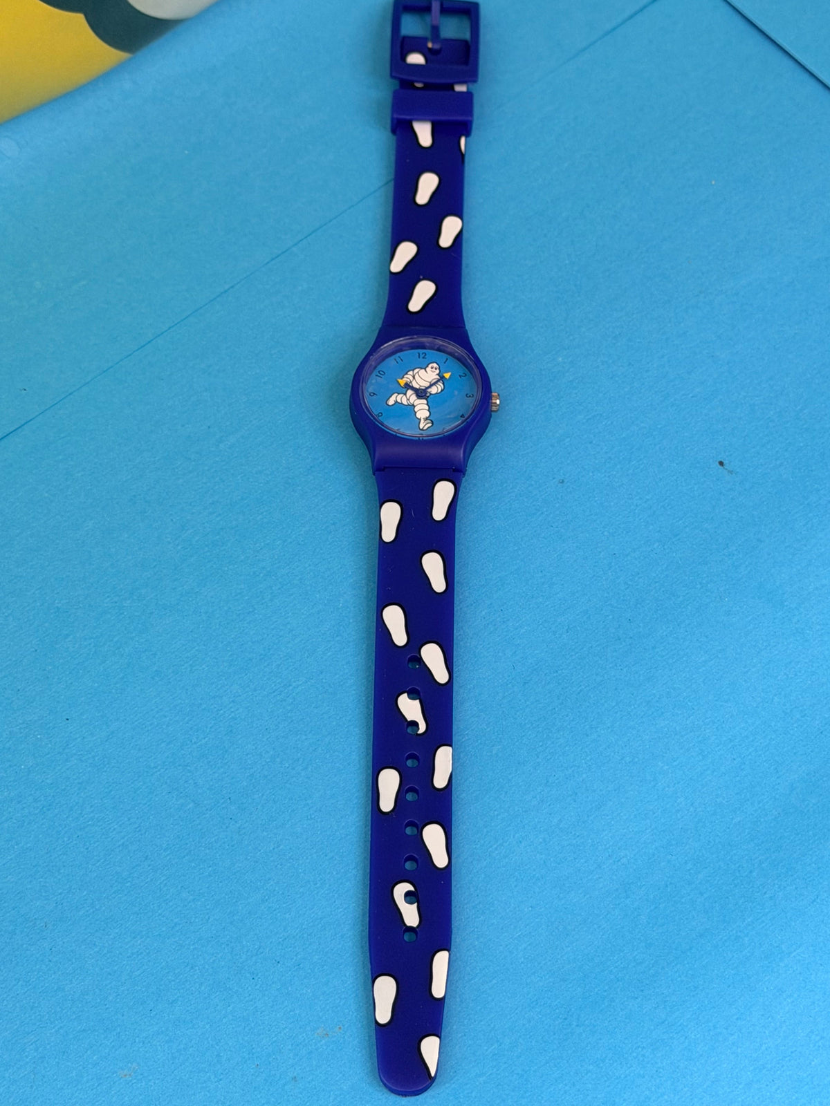 Montre enfant MICHELIN Bibendum vintage bleue avec bracelet à motifs blancs