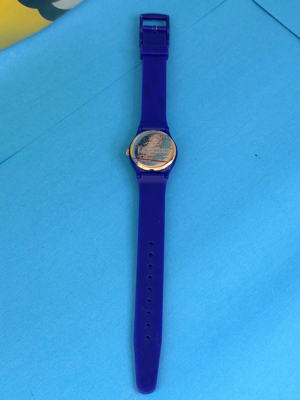 Dos métallique de la montre enfant MICHELIN Bibendum vintage avec marquages