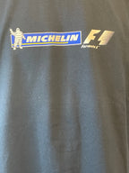 Détail logo Michelin Formule 1 sur T-shirt officiel collector
