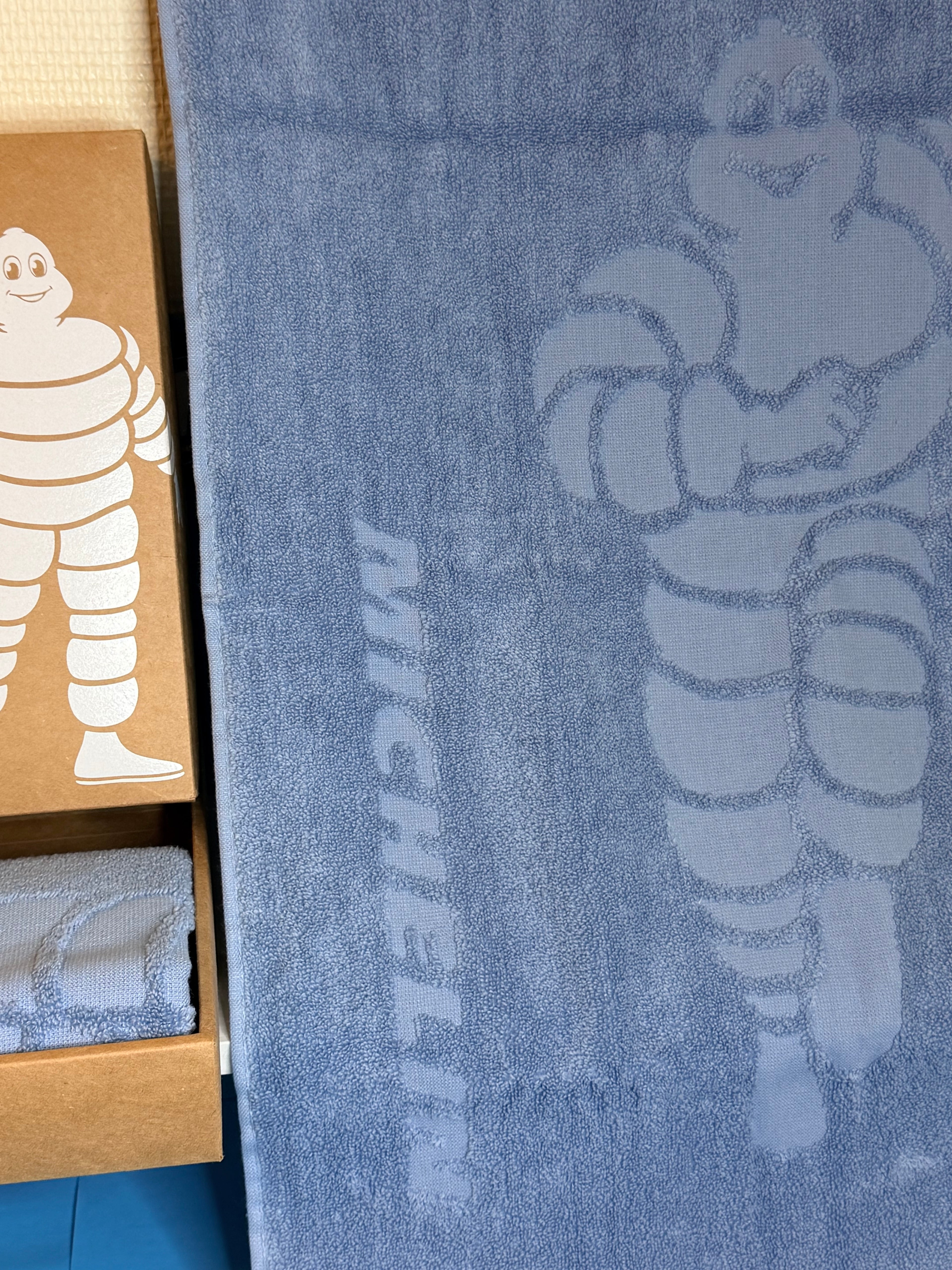 COFFRET MICHELIN BIBENDUM LOT DE 2 SERVIETTES