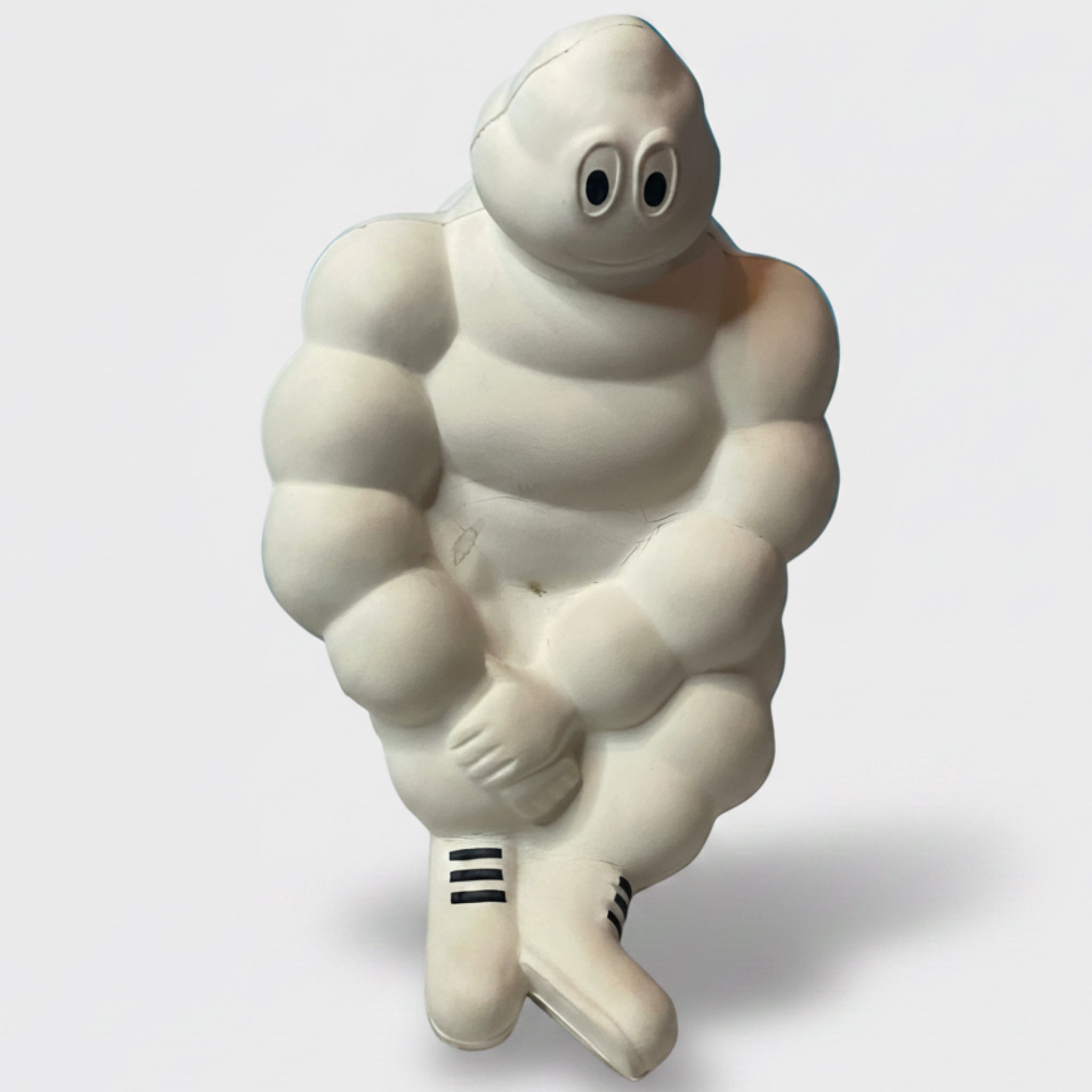 MICHELIN BIBENDUM assis en mousse