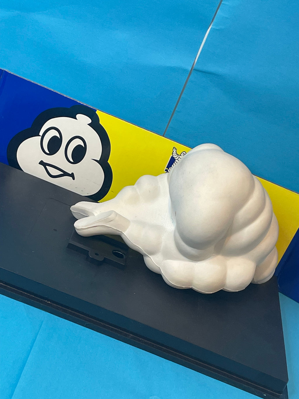 MICHELIN BIBENDUM assis en mousse