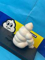 MICHELIN BIBENDUM assis en mousse