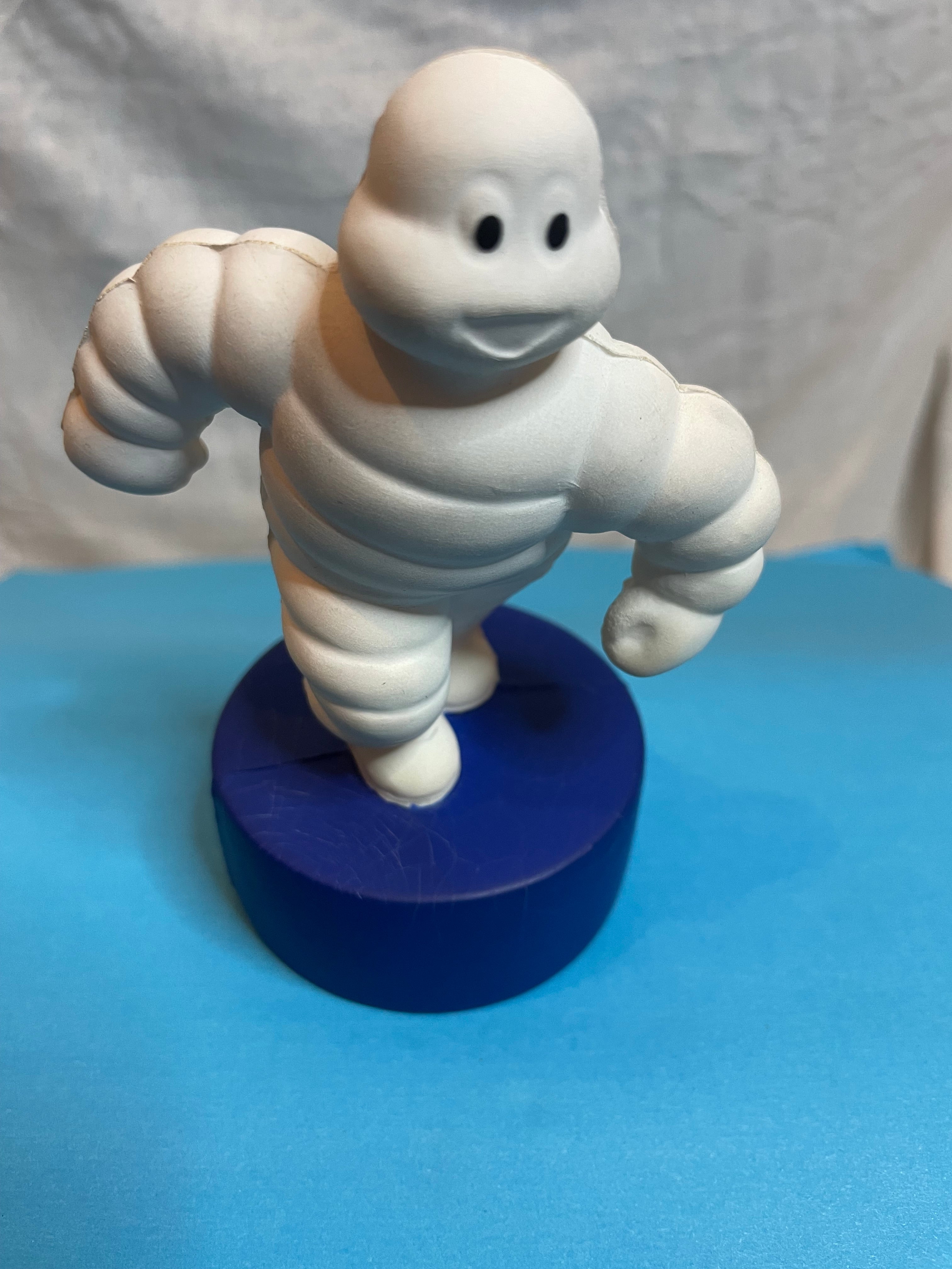 ANCIEN MICHELIN BIBENDUM COUREUR EN MOUSSE