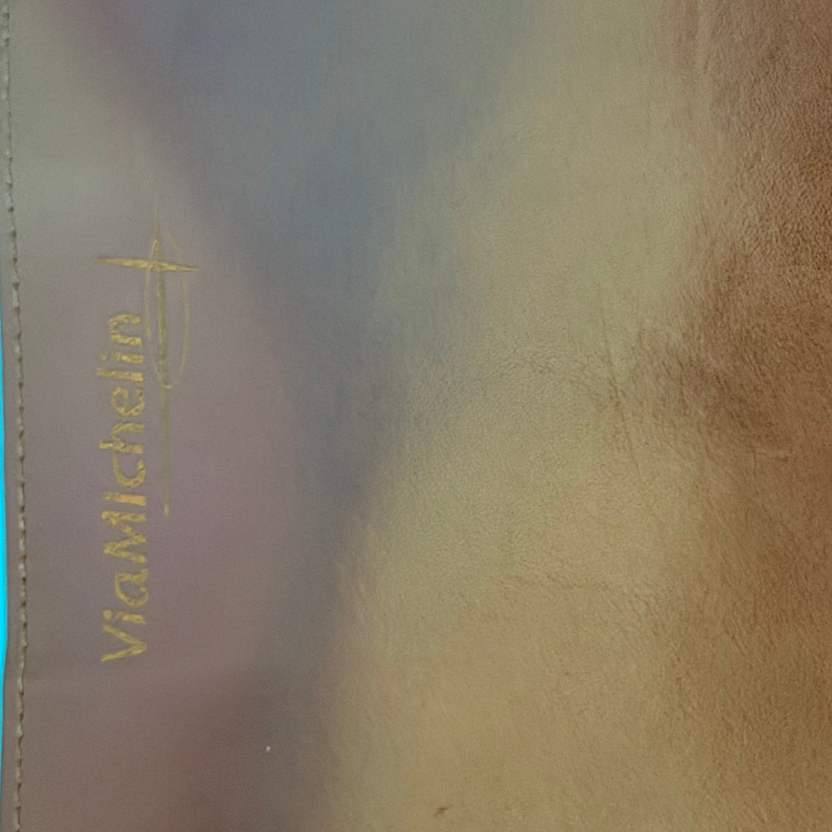 Marquage Michelin sur porte-documents vintage en cuir marron