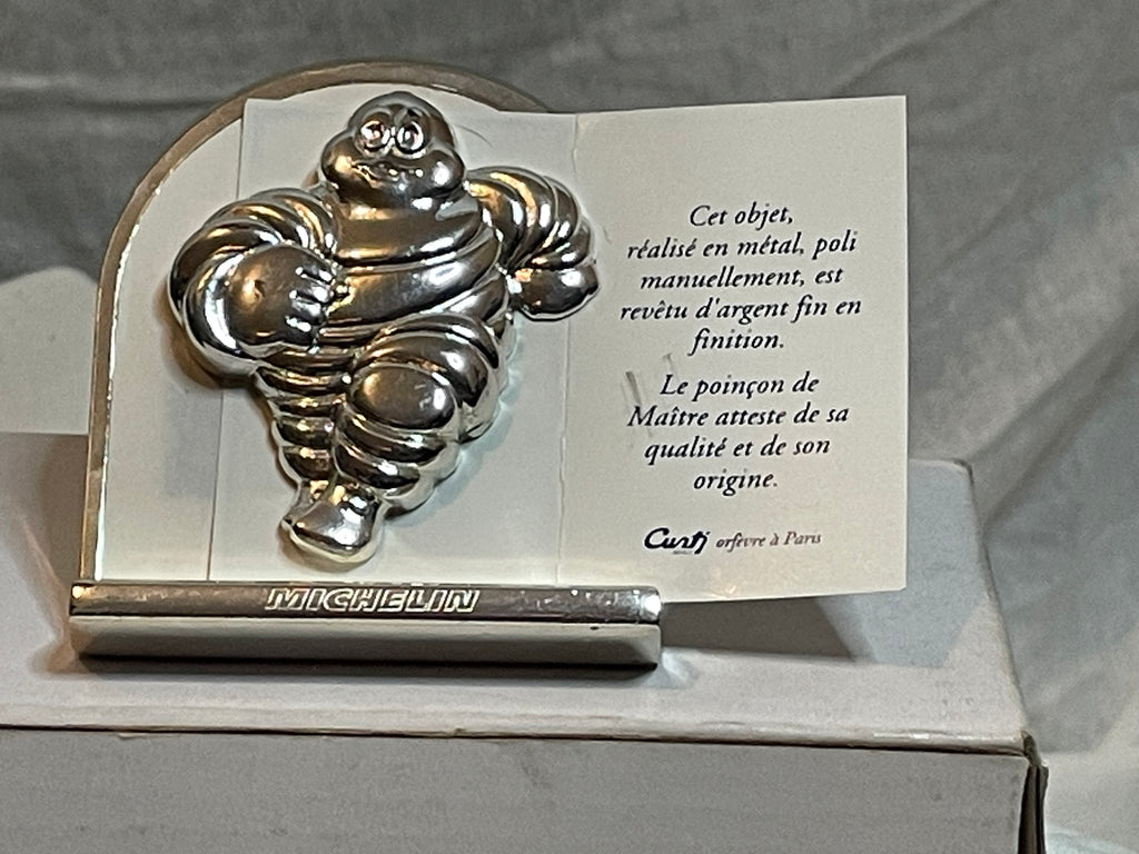 Bibendum MICHELIN Curti Design Paris utilisé comme porte-carte de visite