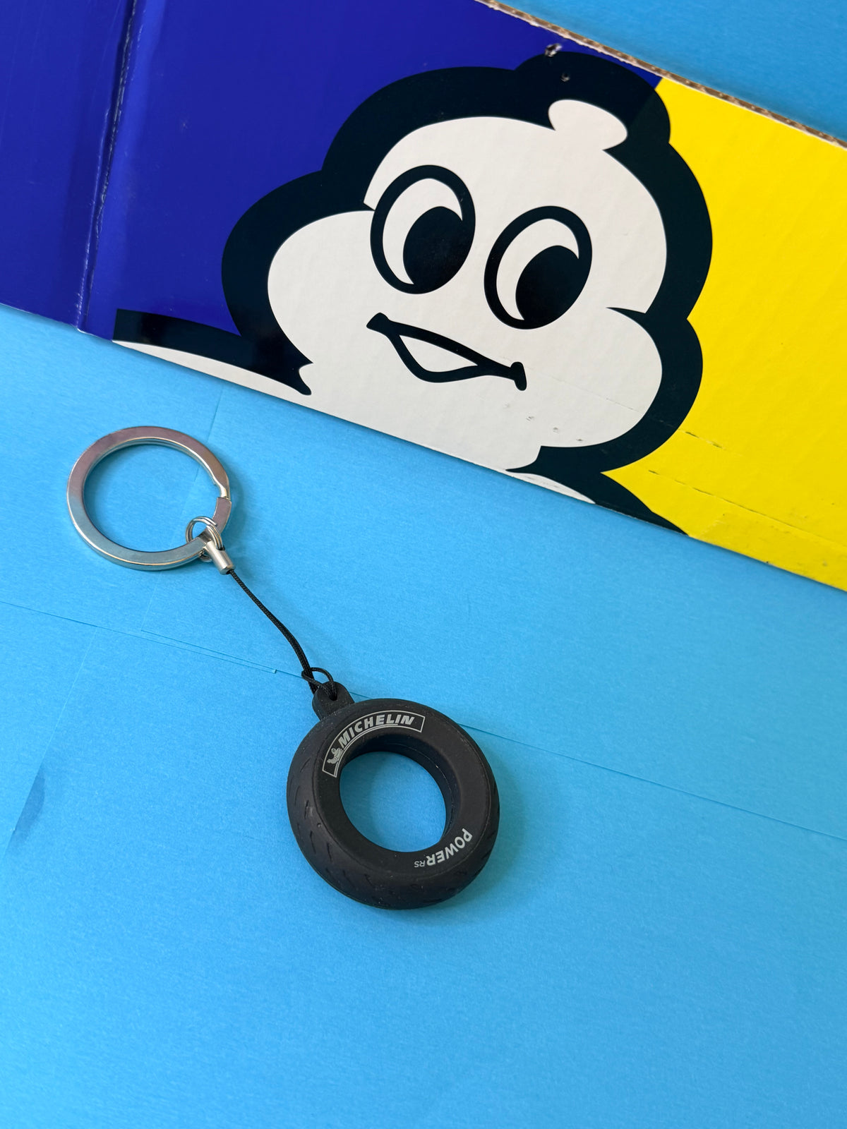 Porte-clés publicitaire Michelin Power RS complet avec cordon et anneau