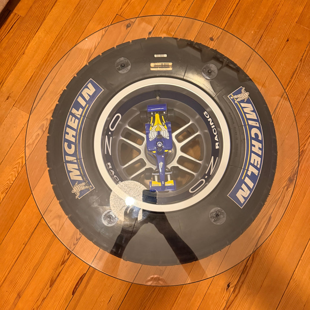 UNE ROUE DE F1 DANS VOTRE SALON