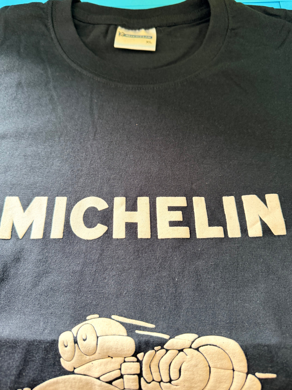 Détail logo MICHELIN sur t-shirt Bibendum Motard vintage noir XL