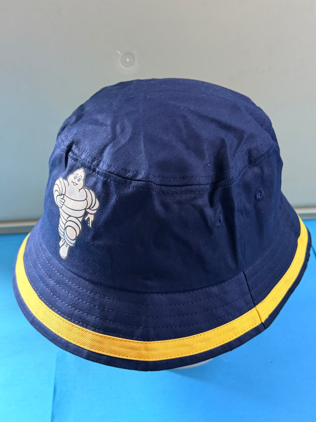 Bob Michelin Formula 1 neuf avec Bibendum Michelin et liseré jaune sur le pourtour.