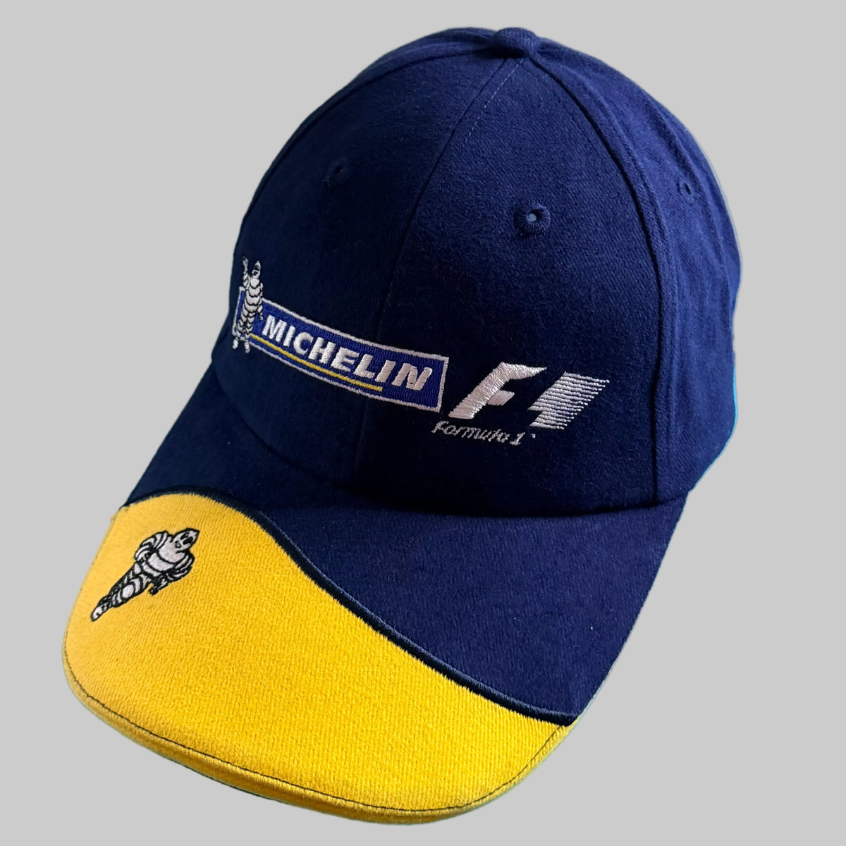 Casquette Michelin Formula 1 neuve bleu marine et jaune avec logos F1 et Michelin brodés.