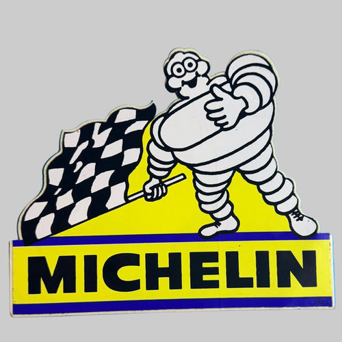 Autocollant Michelin Bibendum avec drapeau à damier, compétition automobile, jaune et bleu, 15 × 12,4 cm.
