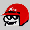 Autocollant vintage Michelin XAS représentant un casque de pilote rouge, dimensions 13,5 × 10,5 cm.