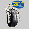 Autocollant vintage Michelin ZX Radial Tous Temps avec Bibendum au volant d'un pneu.