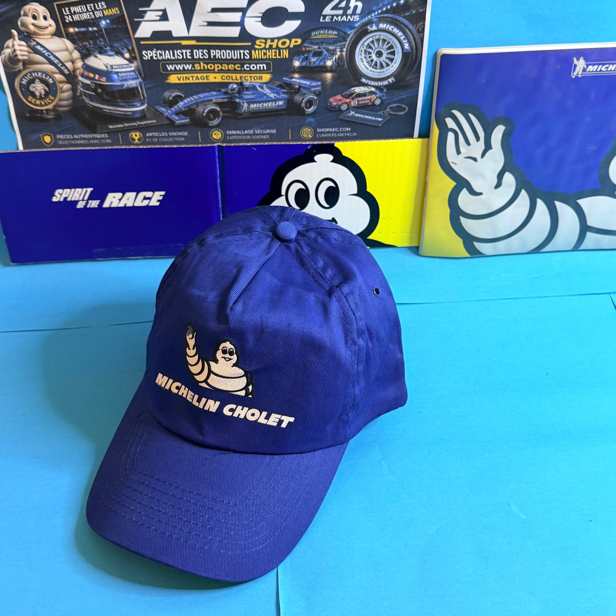 Casquette publicitaire Michelin Cholet bleue avec visière incurvée et logo Bibendum.