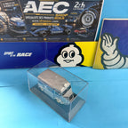 Vue plongeante de la miniature Citroën Type H Michelin avec carrosserie nervurée, décoration publicitaire espagnole et vitrine de collection.