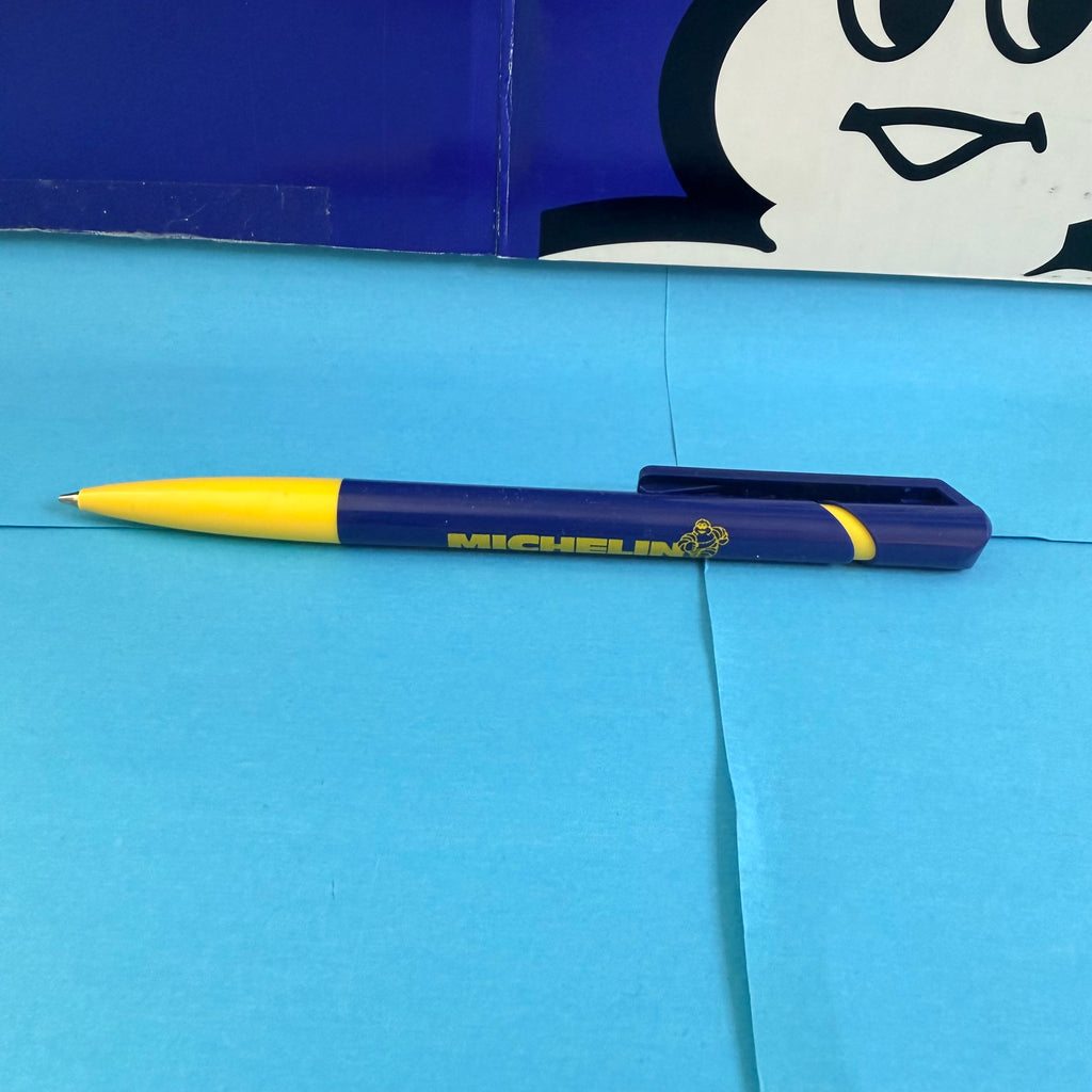 Stylo publicitaire Michelin bleu et jaune neuf – vue latérale avec clip