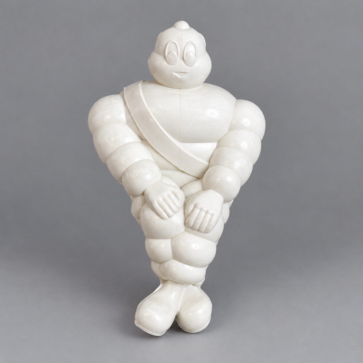Représentation blanche de 20 × 14 cm, sans inscription MICHELIN sur la bandoulière. Une variante particulièrement intéressante à comparer au modèle marqué.