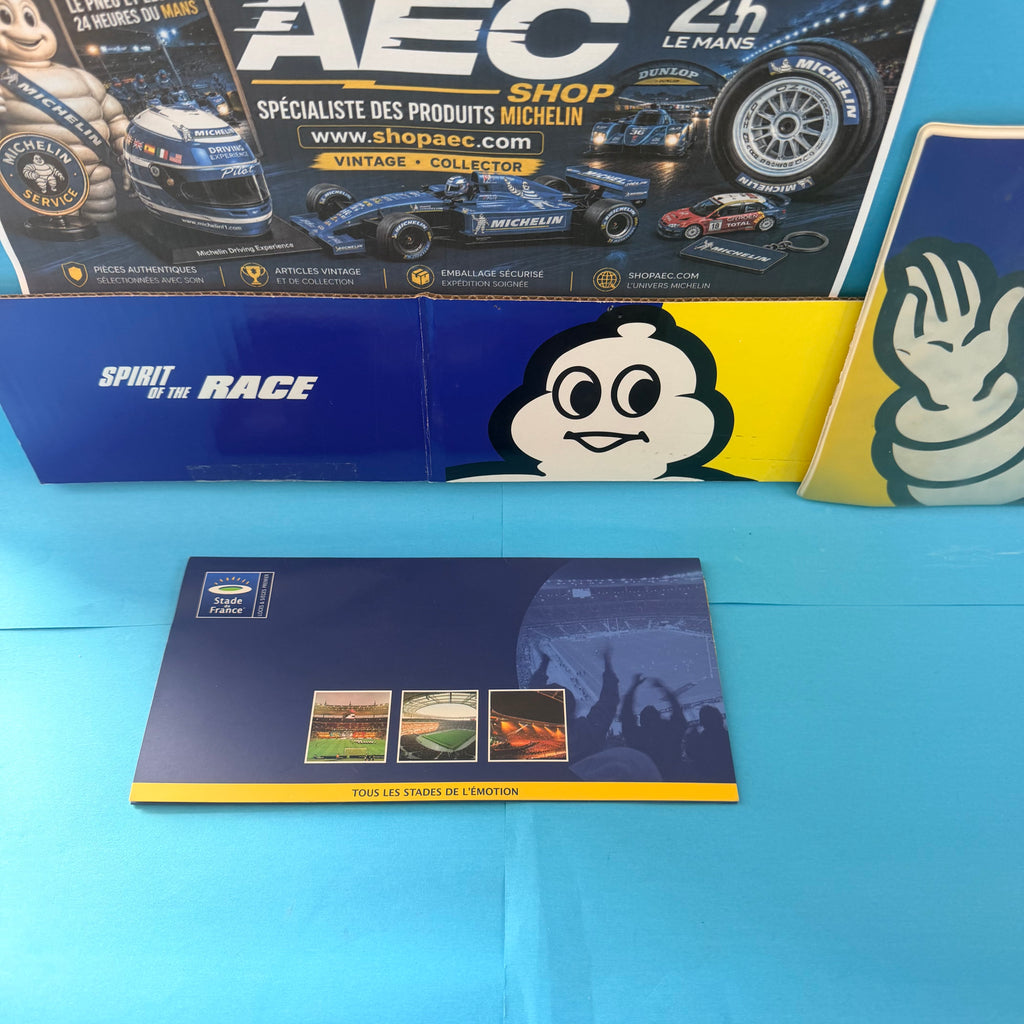 Vue extérieure de la pochette de collection Stade de France 2003, avec illustrations du stade et documents VIP d'époque.