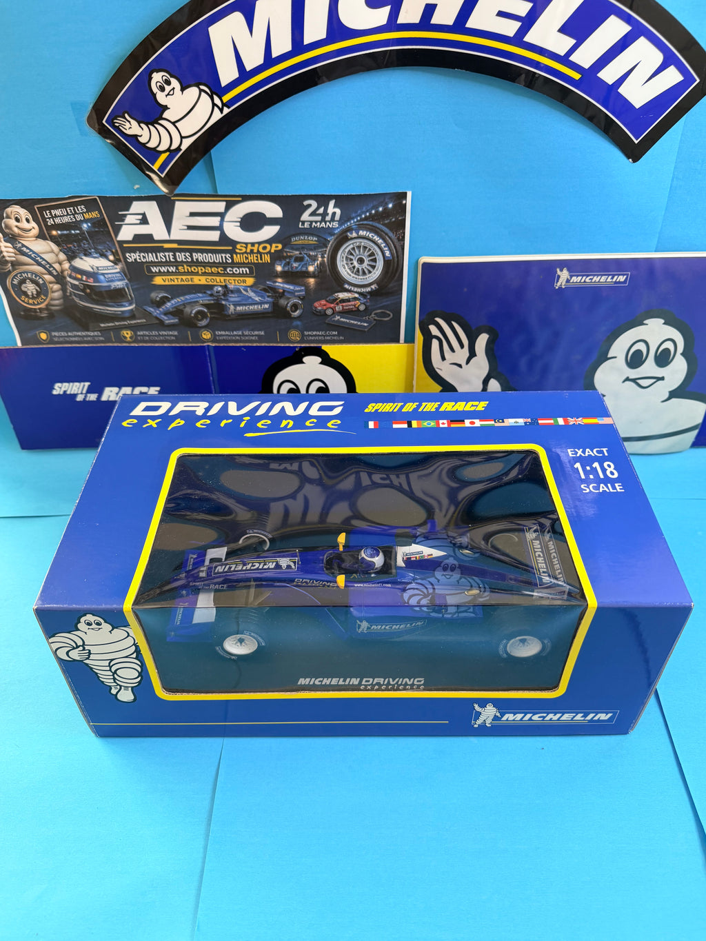 Formule 1 Michelin Driving Experience 1/18 présentée dans sa boîte d’origine Spirit of the Race avec socle Michelin.