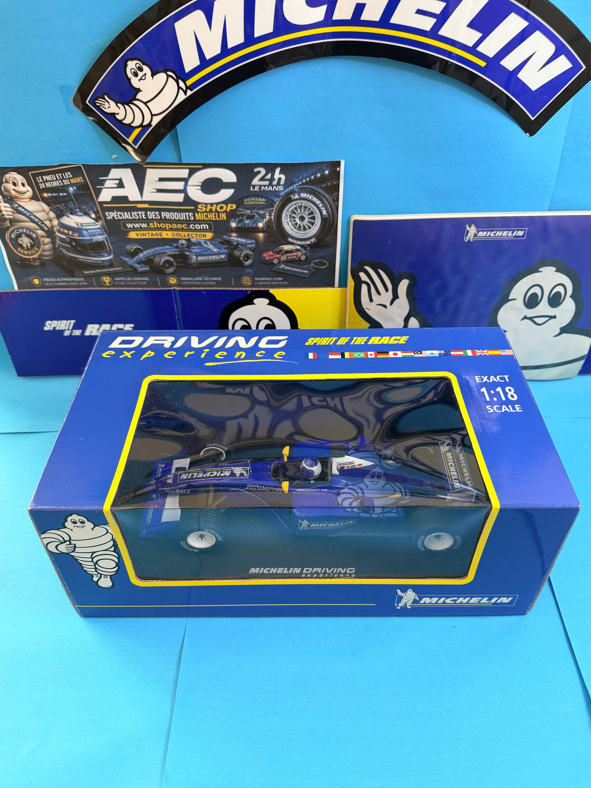 Formule 1 Michelin Driving Experience 1/18 présentée dans sa boîte d’origine Spirit of the Race avec socle Michelin.
