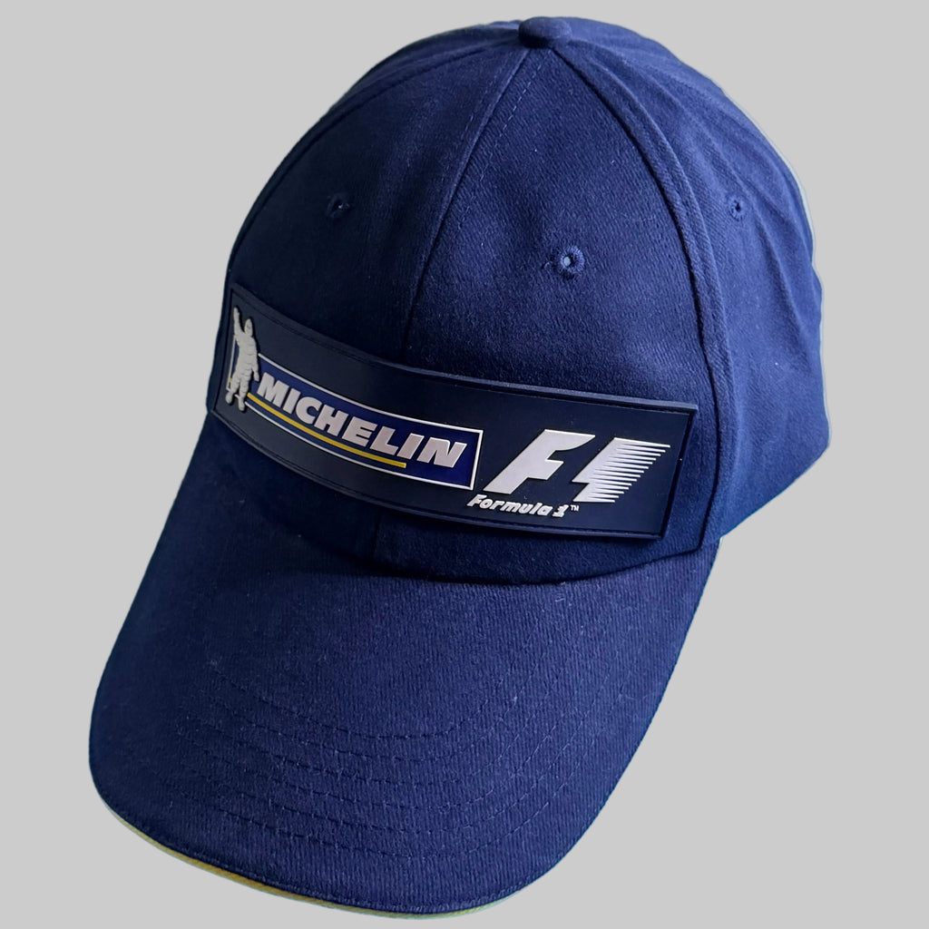 Casquette Michelin Formula 1 neuve bleu marine avec grand logo Michelin F1 imprimé sur support plastique à l’avant.