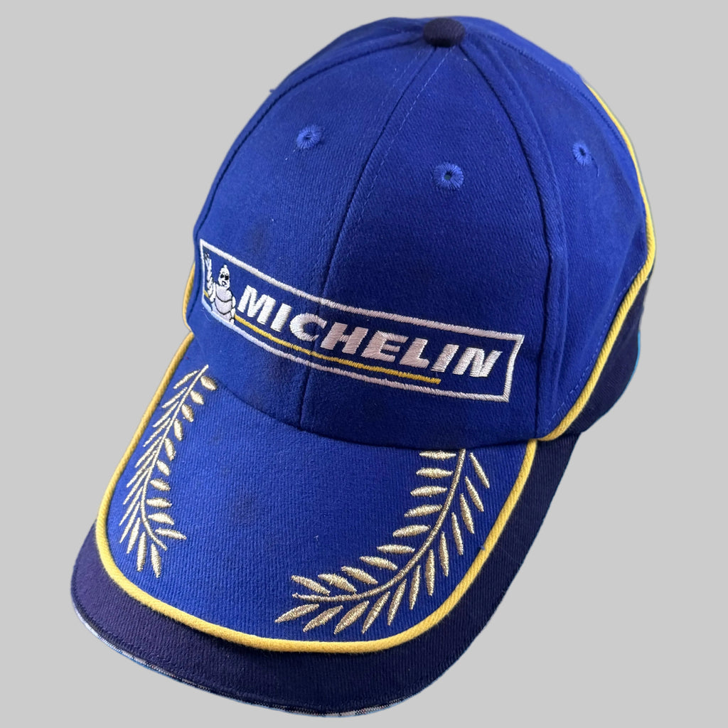 Casquette Michelin Podium bleue avec Bibendum, logo Michelin et lauriers brodés sur la visière – vue de face