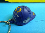 Vue arrière du porte-clés casquette Michelin Podium 3D avec Bibendum, lauriers jaunes et inscription http://michelin.com.