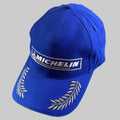Casquette Michelin Podium neuve bleu et jaune avec Bibendum, logo Michelin et lauriers brodés sur la visière. Modèle collector pour passionnés.