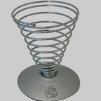 Coquetier MICHELIN Bibendum collector en métal chromé à spirale sur socle gris – vue de face