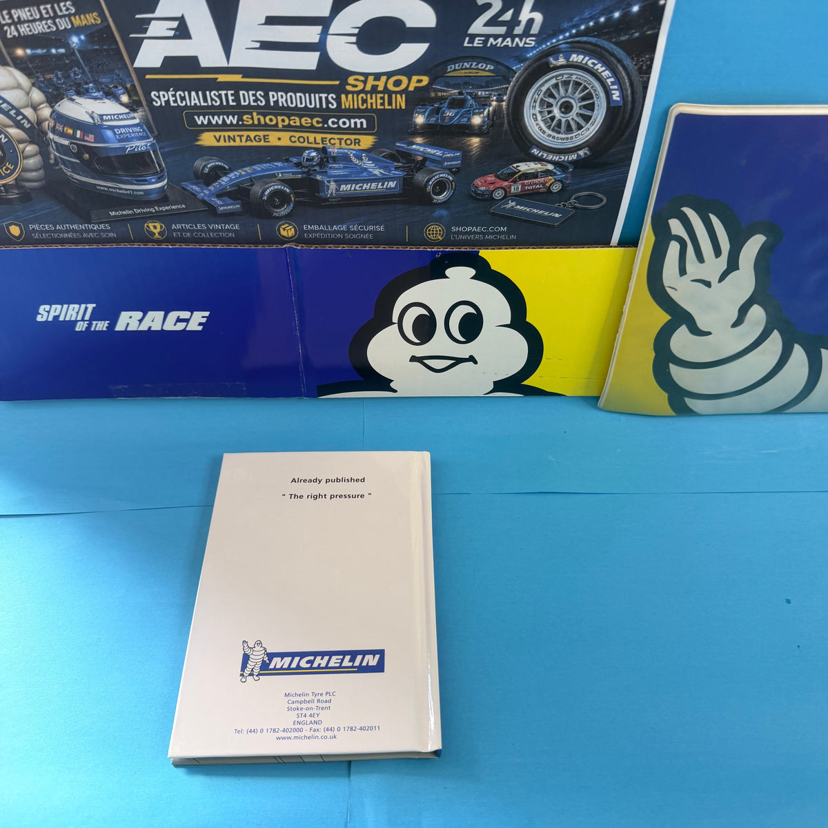 Dos de la bande dessinée Michelin PAX System avec logo Bibendum et coordonnées de Michelin Tyre PLC en Angleterre.