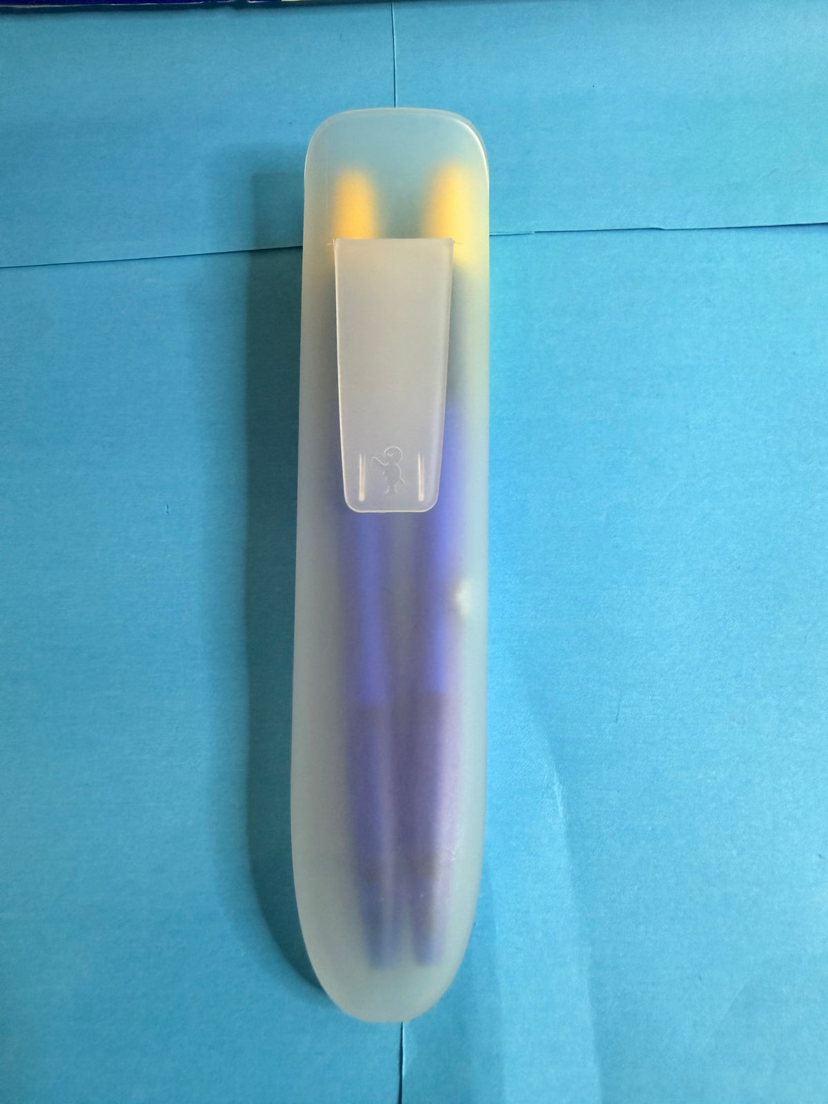 Étui translucide Michelin avec deux stylos Bibendum et fixation pour ceinture