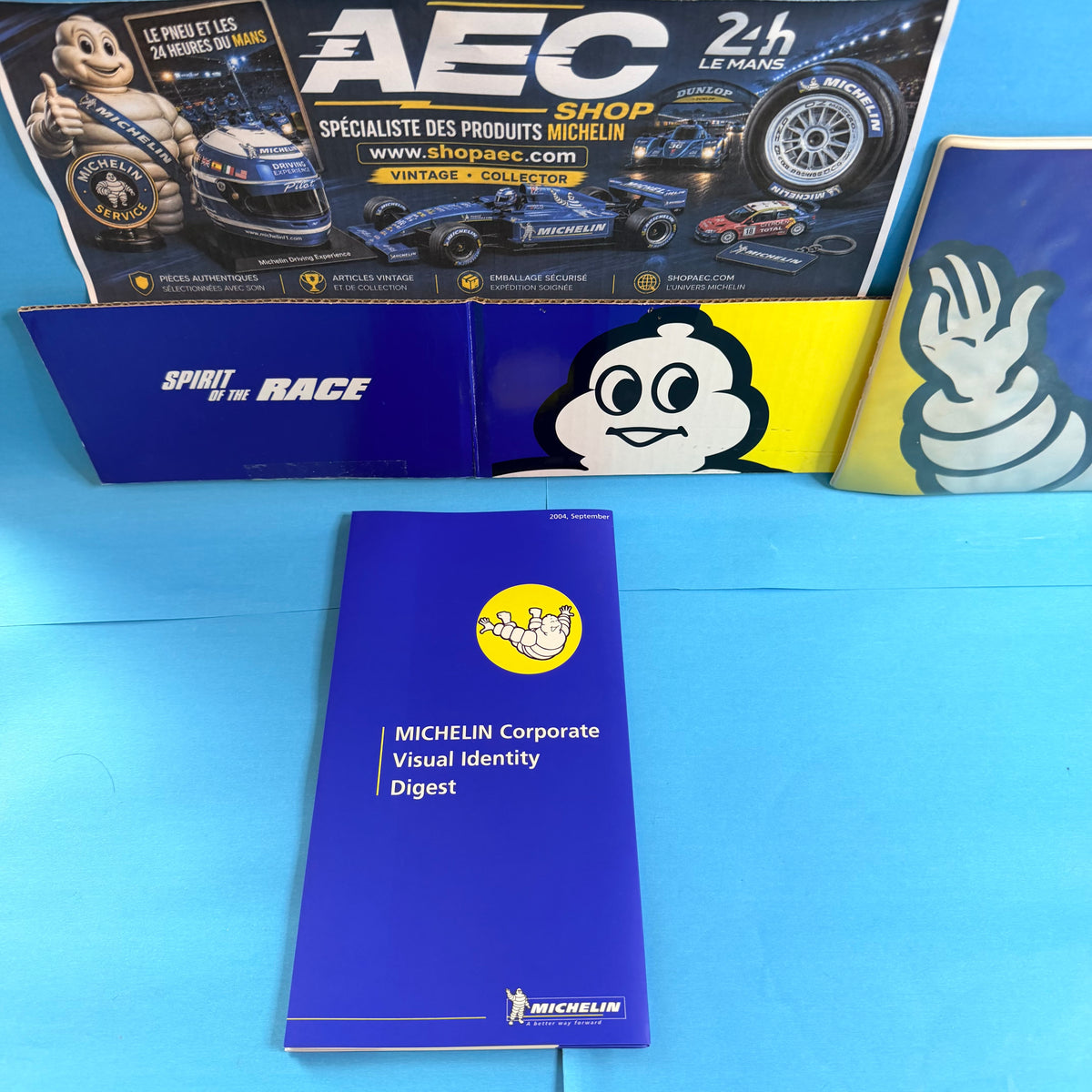 Présentation internationale de la charte graphique MICHELIN, conçue comme référence pour les professionnels de la communication et de la reproduction graphique.