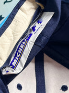 Détail intérieur de la casquette Michelin F1 avec bande marquée Michelin Formula 1 et Bibendum.
