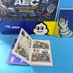 Double page intérieure de la bande dessinée Michelin PAX System avec illustrations en couleurs expliquant la technologie pneumatique Michelin.