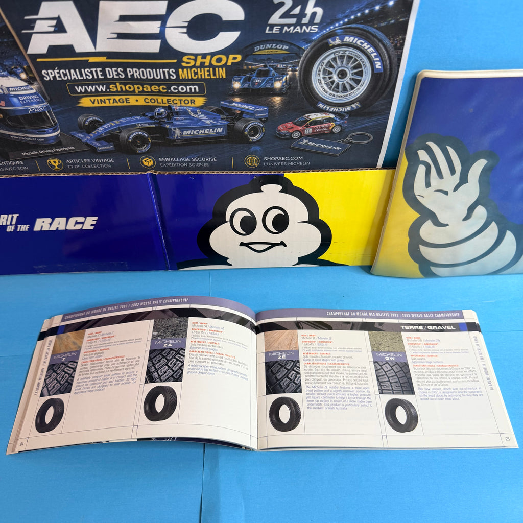 Dos du fascicule Michelin Championnat du monde des rallyes 2003, illustré de plusieurs voitures de rallye, document publicitaire et sportif d'époque destiné aux collectionneurs.