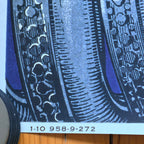 Gros plan sur l’illustration des pneumatiques Michelin anciens et la qualité des détails graphiques.