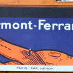 Détail de l’impression « Paris – Imp. Hénon », témoignage du graphisme publicitaire historique.
