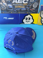 Vue arrière de la casquette Michelin Podium bleue avec inscription Podium et couronne de lauriers brodée