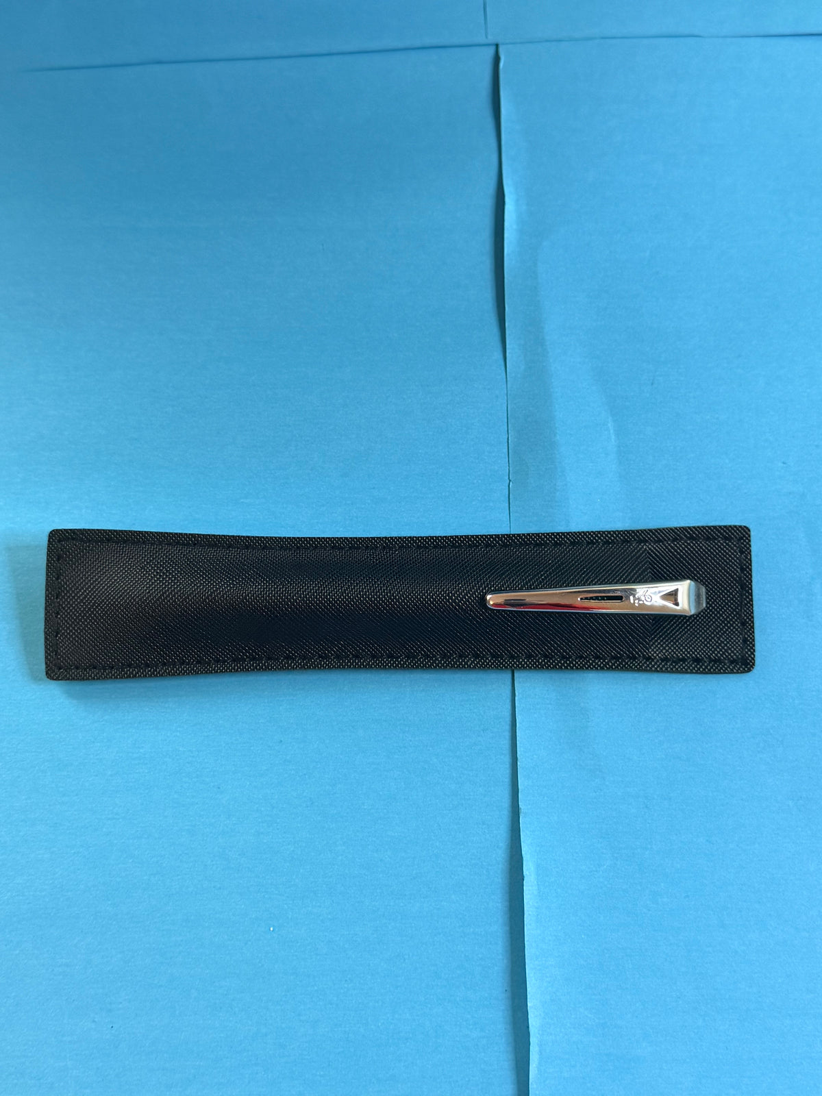 Étui de protection noir fourni avec le stylo Michelin Bibendum de collection.