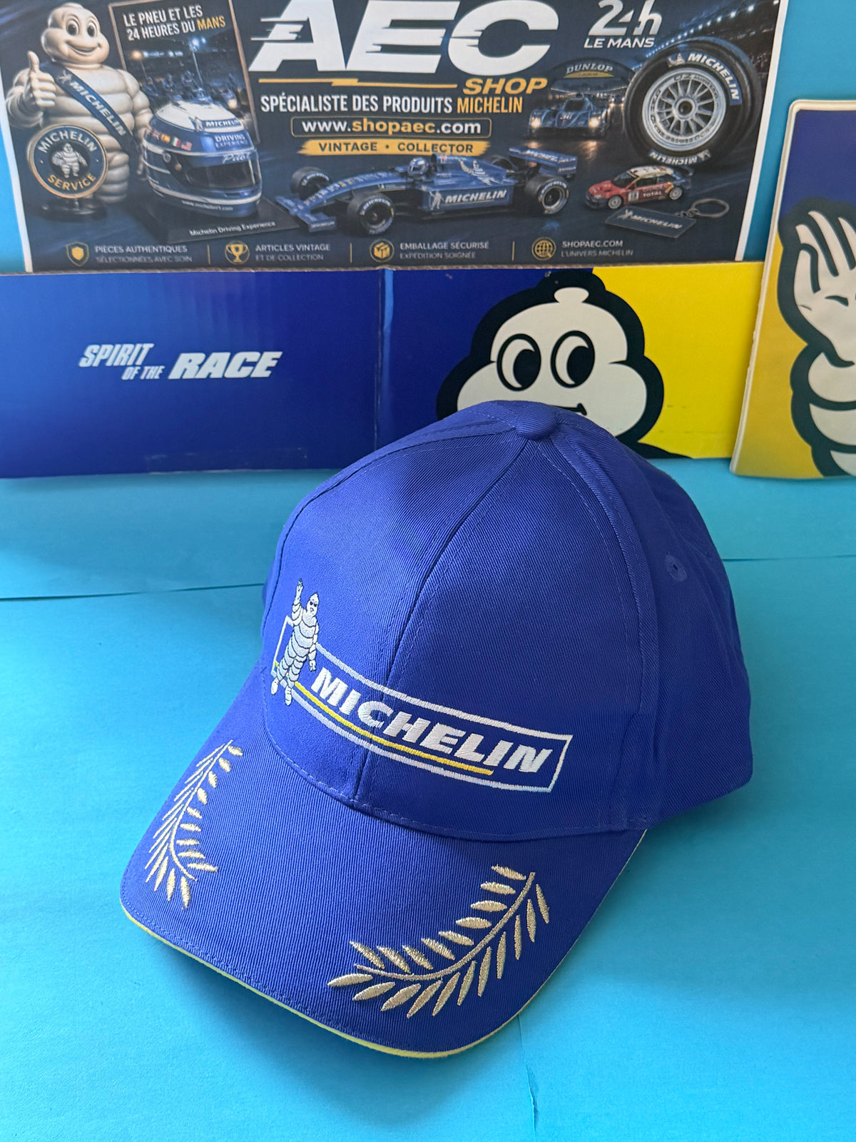 Casquette collector Michelin Podium bleue avec logo Bibendum et broderies lauriers – collection AEC Shop