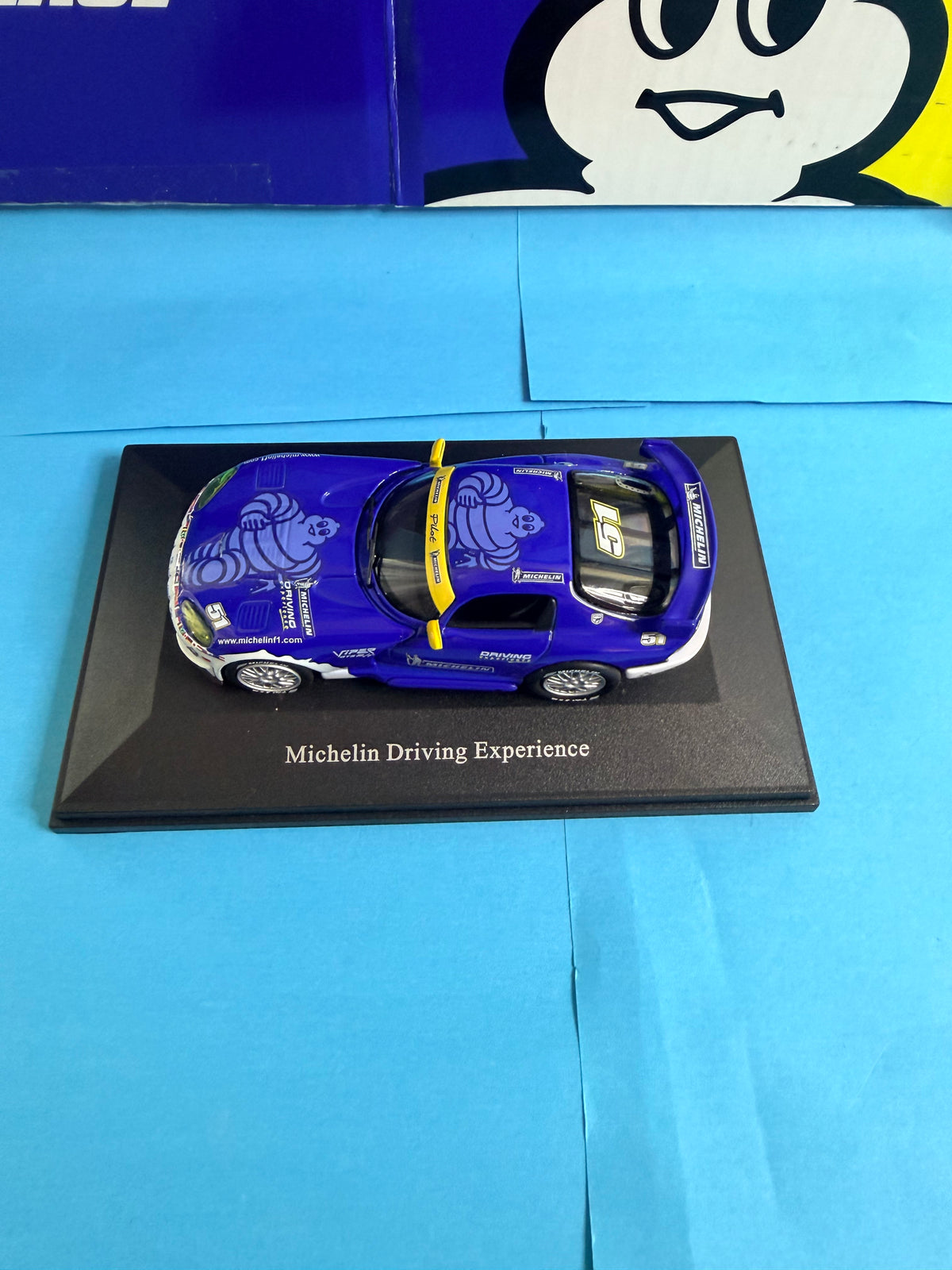 Vue supérieure Dodge Viper GTS/R Michelin 1/43 avec Bibendum et socle Michelin Driving Experience