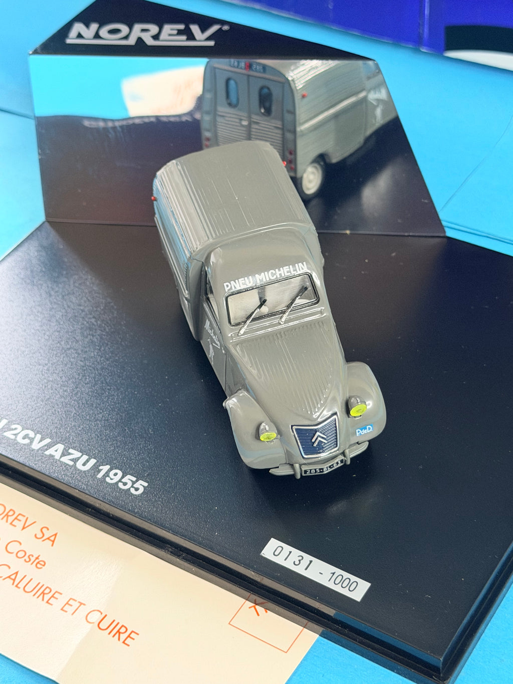 Détail numéro 0131 sur 1000 Citroën 2CV AZU Michelin Norev édition limitée