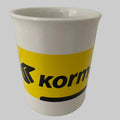 Mug Kormoran blanc avec bande jaune et logo noir – objet publicitaire automobile