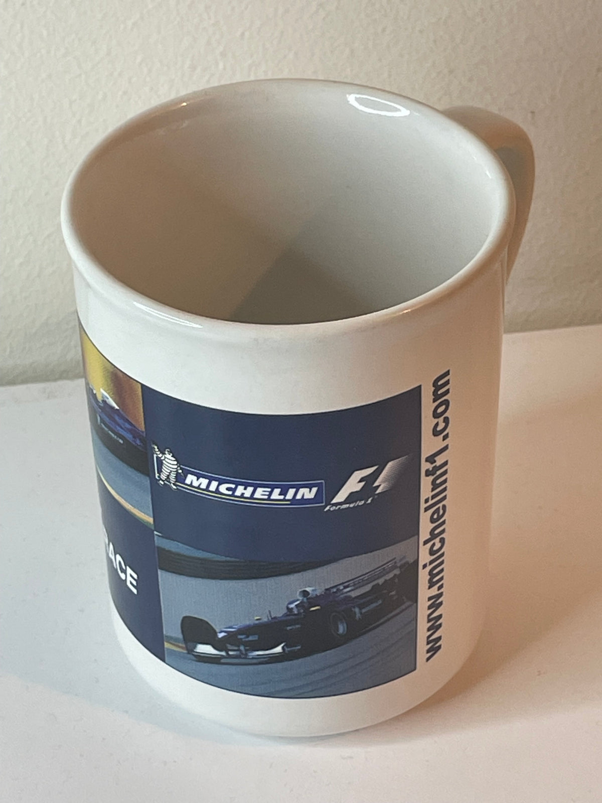 Mug Formula 1 Spirit Race collector en céramique – vue du décor F1 et monoplace