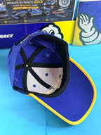 Vue intérieure casquette Michelin Podium neuve avec visière bleue bordée de jaune et système de réglage arrière