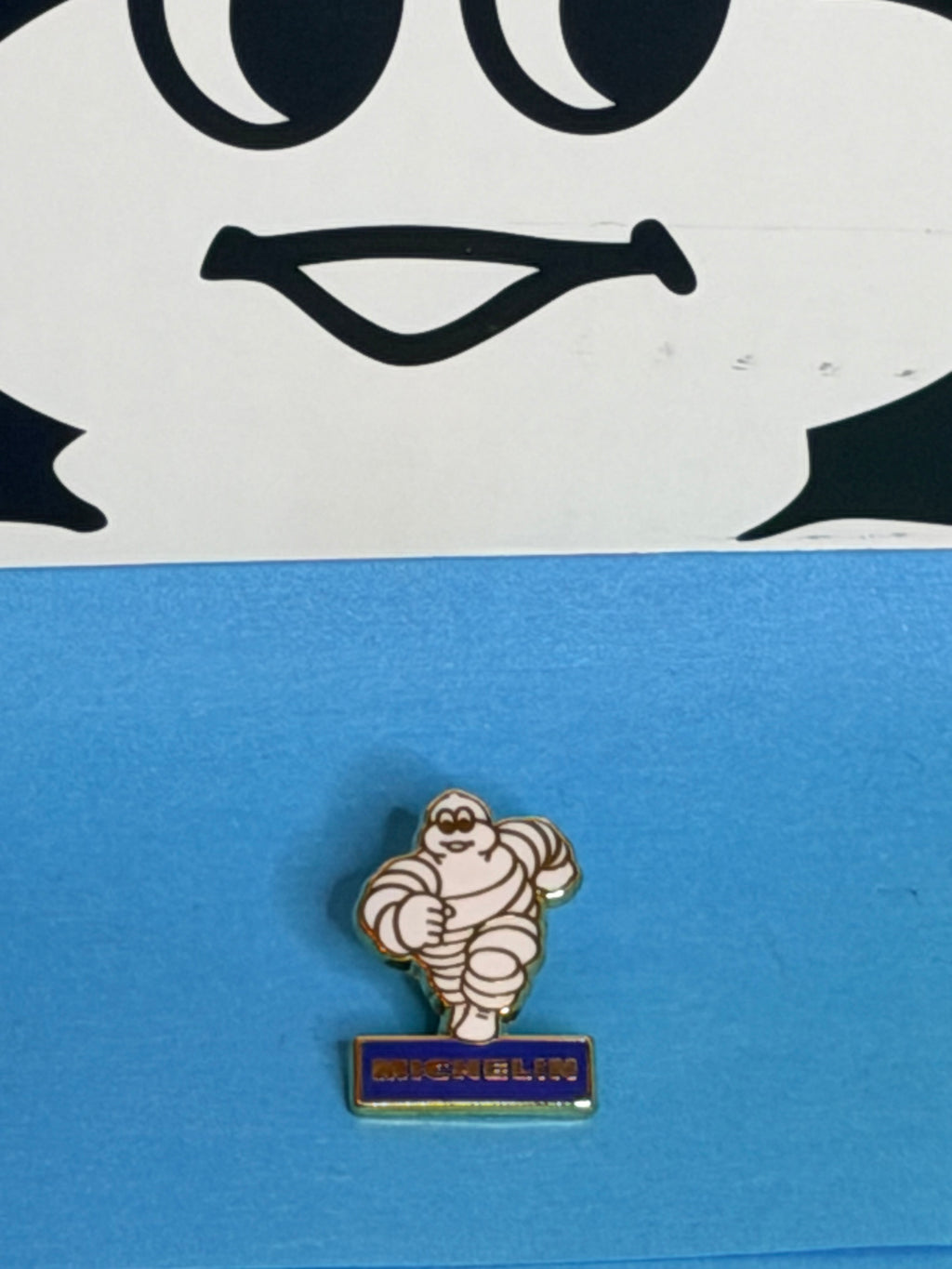 Pin’s Michelin Bibendum dans son emballage d’origine – objet collector